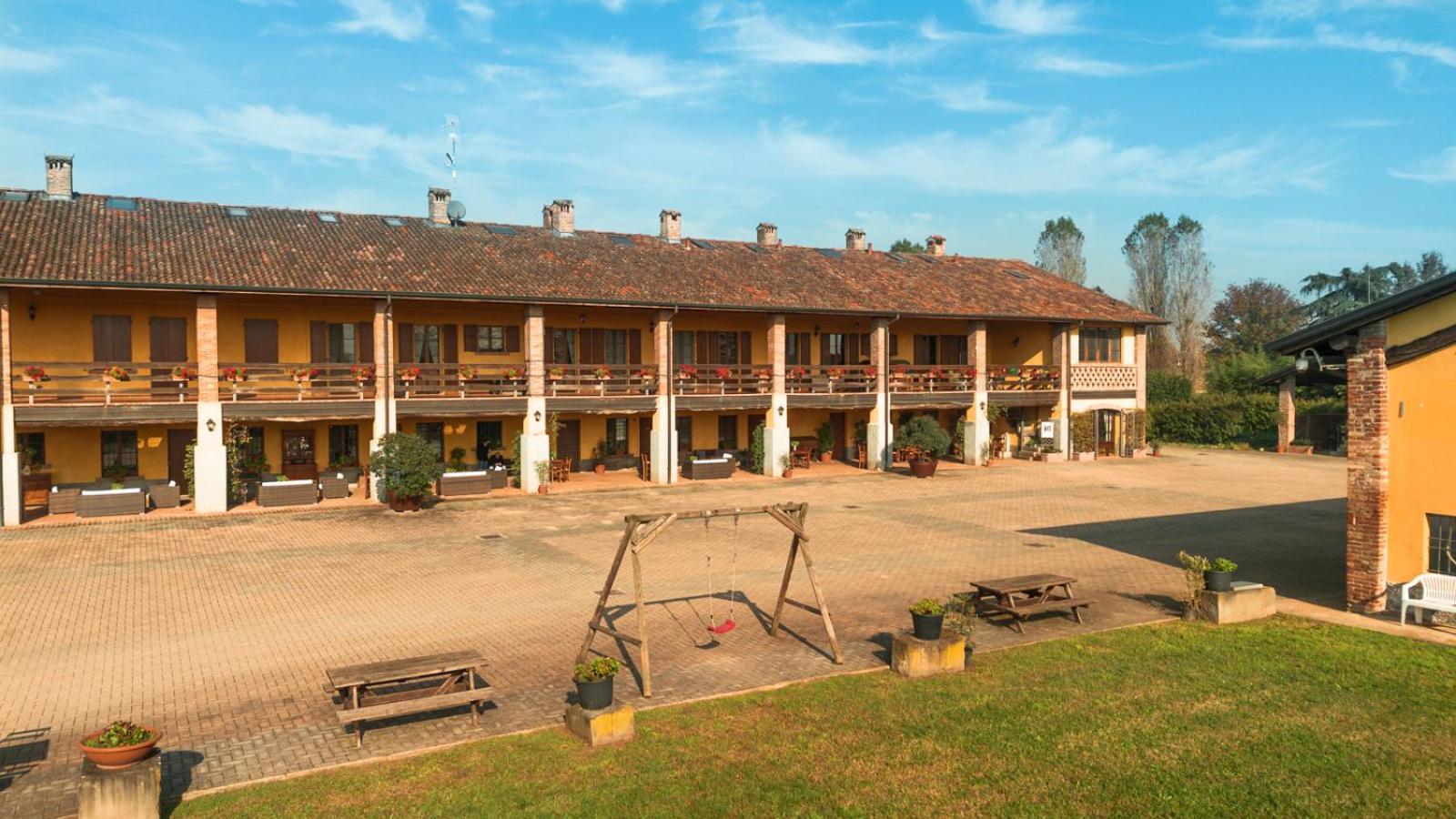 Agriturismo Bassanella Treviglio Exterior photo
